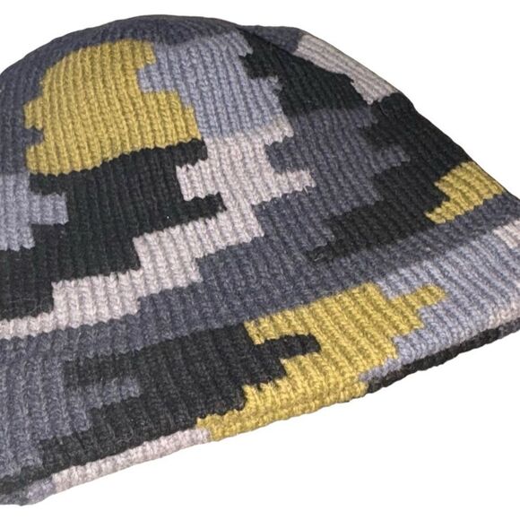 Vintage Handknit “Damoflage” Pixelated Wool Beanie - Picture 14 of 15